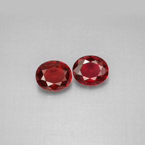 Gemas de espinela rojo natural de  ct, corte óvalo, VS