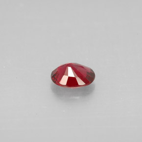Espinela  natural de 0,63 ct, corte óvalo, VS