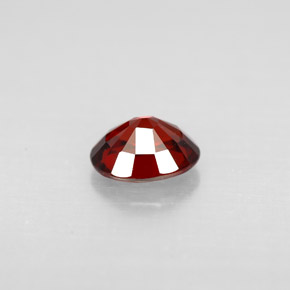 Espinela  natural de 0,66 ct, corte óvalo, VS