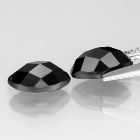 Gemas de espinela negro natural de  ct, marquesa, opaco