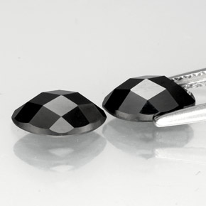 Gemas de espinela negro natural de  ct, marquesa, opaco