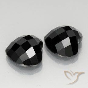 Gemas de Espinela Negro natural de 14.37 ct, Corazón, Opaco