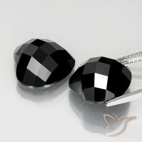 Gemas de Espinela Negro natural de 14.04 ct, Corazón, Opaco