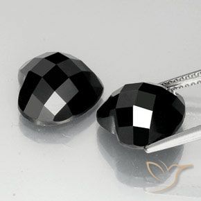 Gemas de Espinela Negro natural de 13.94 ct, Corazón, Opaco