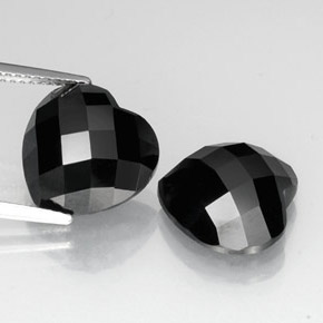 Gemas de espinela negro natural de  ct, forma de corazón, opaco