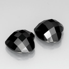 Gemas de espinela negro natural de  ct, forma de corazón, opaco