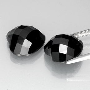 Gemas de espinela negro natural de  ct, forma de corazón, opaco