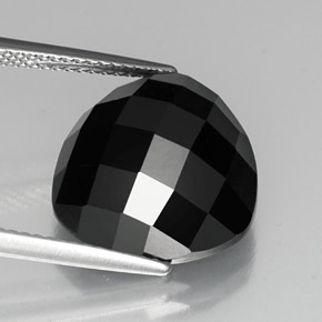 Espinela negro natural de 11,79 ct, trillón, opaco
