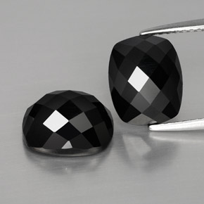 Gemas de espinela negro natural de  ct, corte cojín, opaco