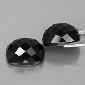 Gemas de espinela negro natural de  ct, corte cojín, opaco