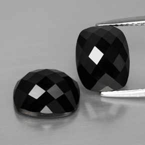 Gemas de espinela negro natural de  ct, corte cojín, opaco