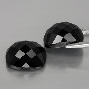 Gemas de espinela negro natural de  ct, corte cojín, opaco