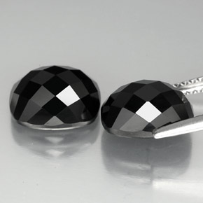 Gemas de espinela negro natural de  ct, corte cojín, opaco
