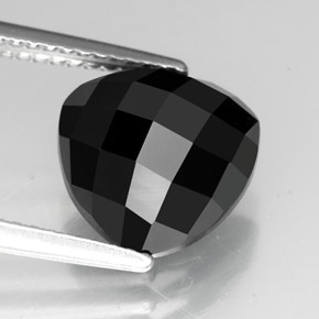 Espinela negro natural de 3,89 ct, trillón, opaco