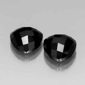 Gemas de espinela negro natural de  ct, trillón, opaco