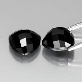 Gemas de espinela negro natural de  ct, trillón, opaco