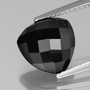Espinela negro natural de 4,21 ct, trillón, opaco