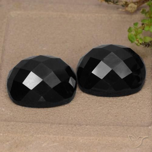 Gemas de Espinela Negro natural de 15.19 ct, Forma Cojín, Opaco