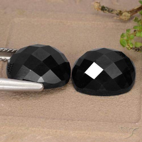 Gemas de Espinela Negro natural de 15.19 ct, Forma Cojín, Opaco