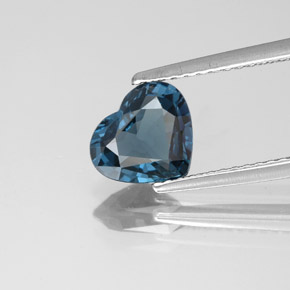 Espinela azul natural de 1,52 ct, forma de corazón, VS