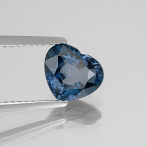Espinela azul natural de 1,42 ct, forma de corazón, VVS-VS
