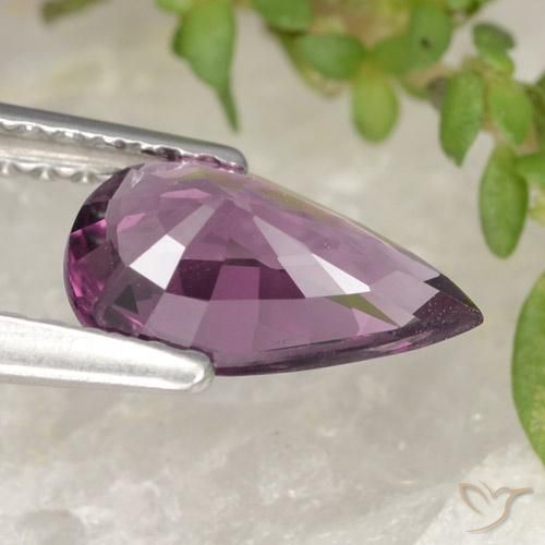 Espinela Púrpura oscuro natural de 1.06 ct, En forma de pera, VVS