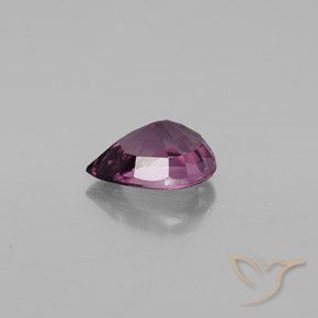 Espinela Púrpura oscuro natural de 1.33 ct, En forma de pera, VVS