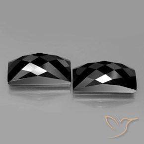 Gemas de Espinela Negro con brillo dorado natural de 25.72 ct, Corte Baguette, Opaco