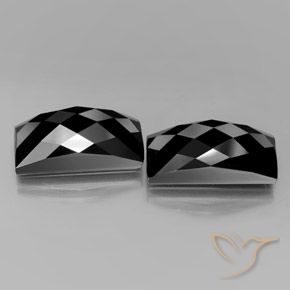 Gemas de Espinela Negro con brillo dorado natural de 25.51 ct, Corte Baguette, Opaco