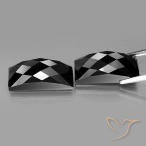 Gemas de Espinela Negro con brillo dorado natural de 25.01 ct, Corte Baguette, Opaco