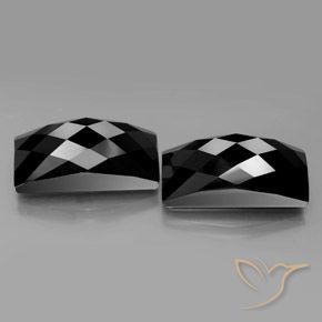 Gemas de Espinela Negro con brillo dorado natural de 25.34 ct, Corte Baguette, Opaco