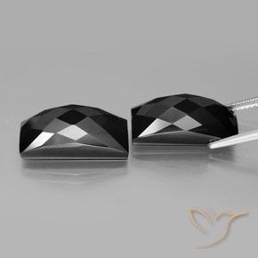 Gemas de Espinela Negro natural de 24.82 ct, Corte Baguette, Opaco