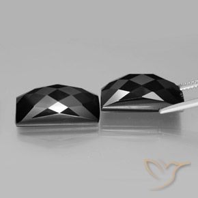Gemas de Espinela Negro natural de 25.16 ct, Corte Baguette, Opaco