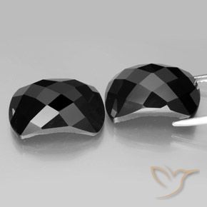 Gemas de Espinela Negro natural de 27.19 ct, Elegante, Opaco