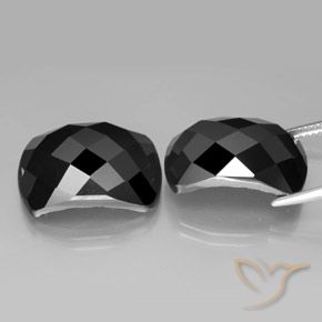 Gemas de Espinela Negro natural de 27.03 ct, Elegante, Opaco