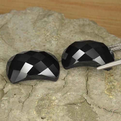 Gemas de Espinela Negro natural de 28.79 ct, Elegante, Opaco
