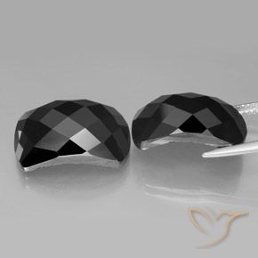 Gemas de Espinela Negro natural de 26.18 ct, Elegante, Opaco