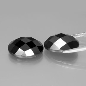 Gemas de Espinela Chorlo natural de 14.64 ct, Corte Óvalo, Opaco