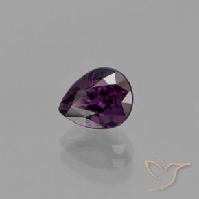 Espinela Púrpura oscuro natural de 1.05 ct, En forma de pera, VVS-VS