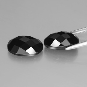 Gemas de Espinela Chorlo natural de 12.71 ct, Corte Óvalo, Opaco