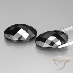 Gemas de Espinela Negro natural de 26.87 ct, Ovalada, Opaco