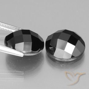 Gemas de Espinela Negro natural de 12.72 ct, Redondo, Opaco