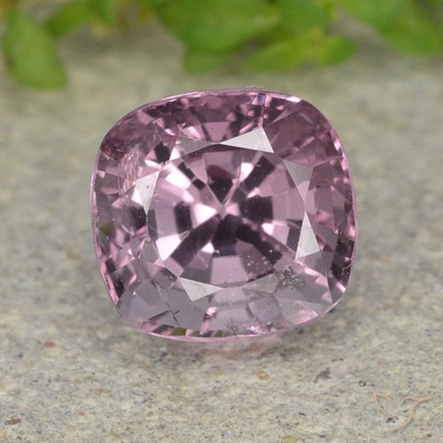 1.55ct Natural Tono malva intenso espinela, Forma Cojín, VS