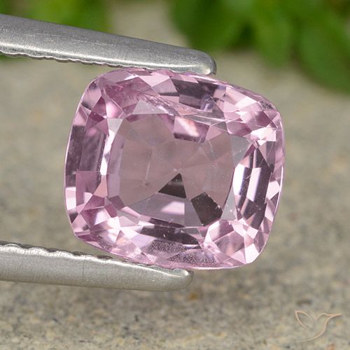 Espinela Púrpura claro natural de 1.58 ct, Corte Cojín, VS
