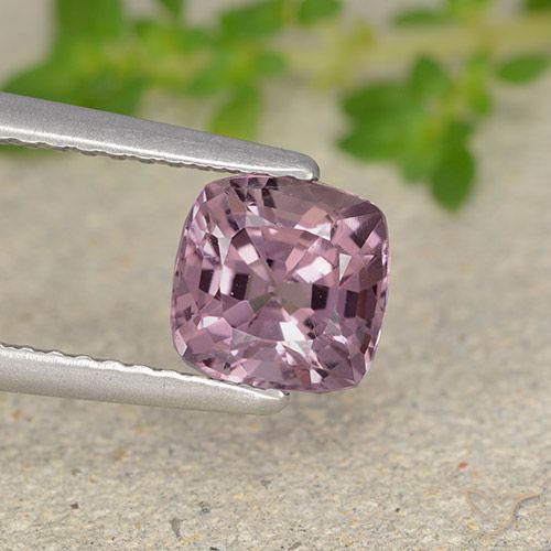 1.37ct Natural Púrpura rojizo claro Espinela, Forma Cojín, VVS