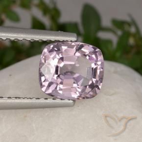 Espinela Púrpura rosáceo muy claro natural de 1.42 ct, Forma Cojín, VVS