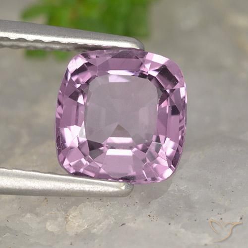 Espinela Púrpura medio natural de 1.53 ct, Forma Cojín, VVS