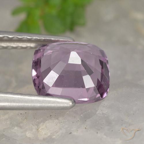 Espinela Púrpura medio natural de 1.53 ct, Forma Cojín, VVS