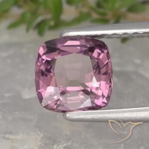 Espinela Púrpura oscuro natural de 1.26 ct, Forma Cojín, VVS