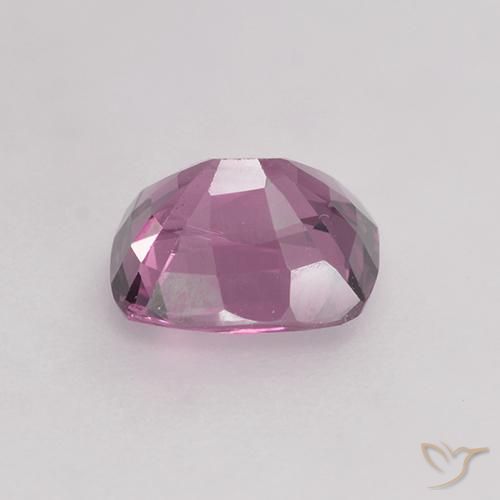 Espinela Púrpura rojizo claro natural de 1.38 ct, Forma Cojín, VVS-VS